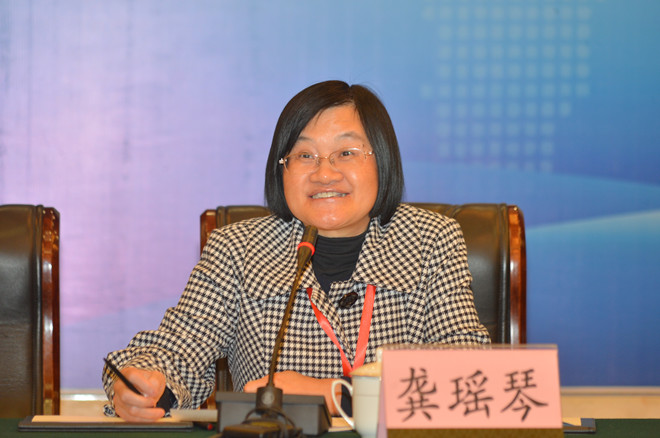山东省医学会医学教育分会主任委员龚瑶琴主持了开幕式