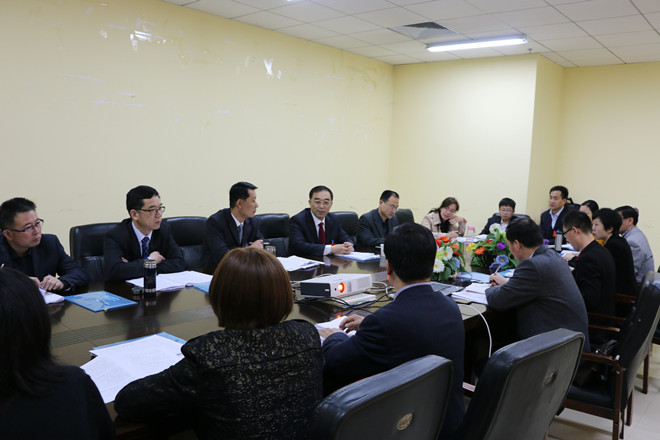党委副书记、院长白波参加第六代表团讨论