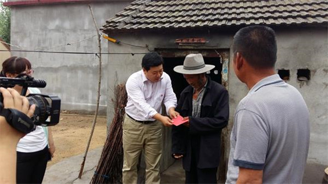 关怀送暖慰问老党员