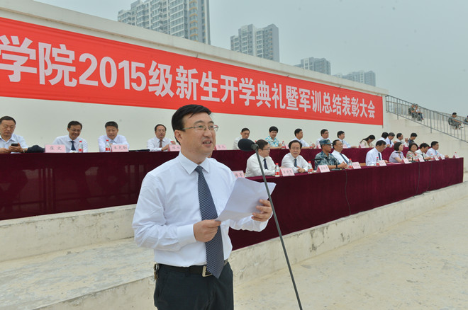 教师代表劳动卫生与环境卫生专业博士、硕士研究生导师、“山东省有突出贡献的中青年专家”林立发言