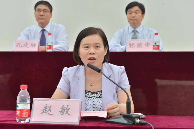 副院长赵敏主持开学典礼